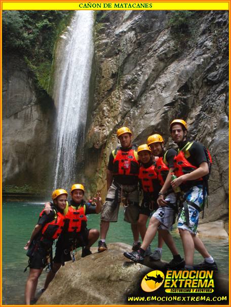 CAÑON DE MATACANES TE ESPERAN 2 RAPELES EN CASCADAS, MULTIPLES SALTOS AL AGUA, TOBOGANES NATURALES Y HASTA RIOS SUBTERRANEOS QUE TENDRAS QUE CRUZAR, VIVE ESTA AVENTURA.